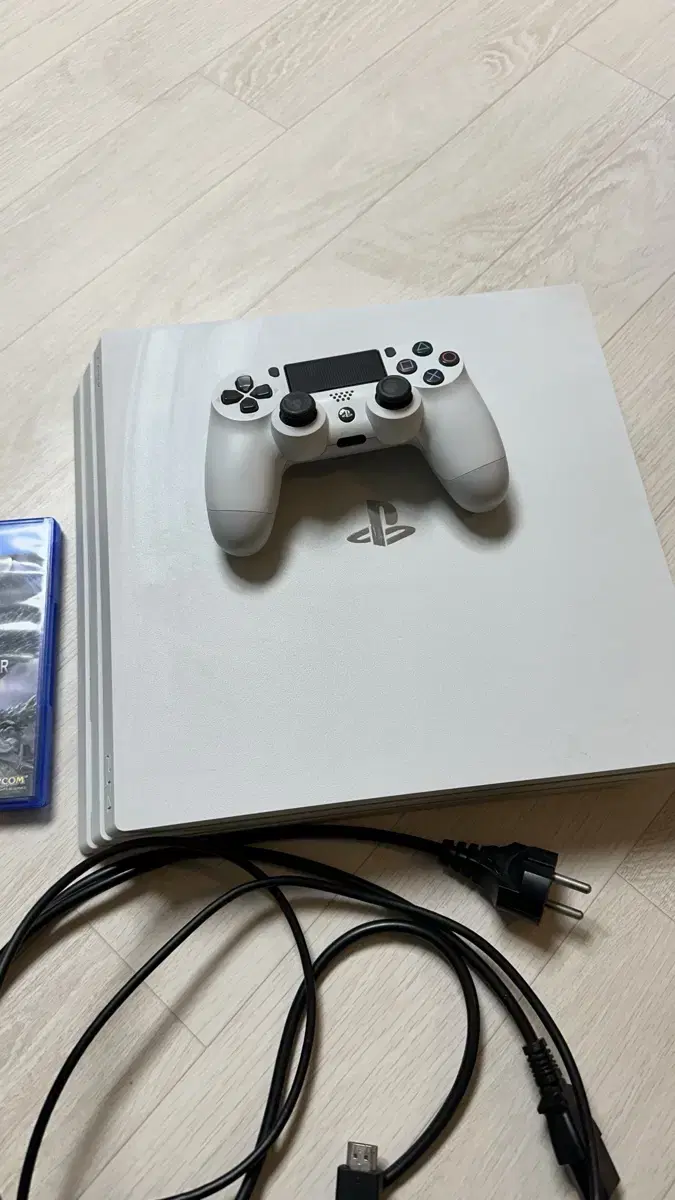 PS4 Pro 1테라 본체+컨트롤러+게임2개